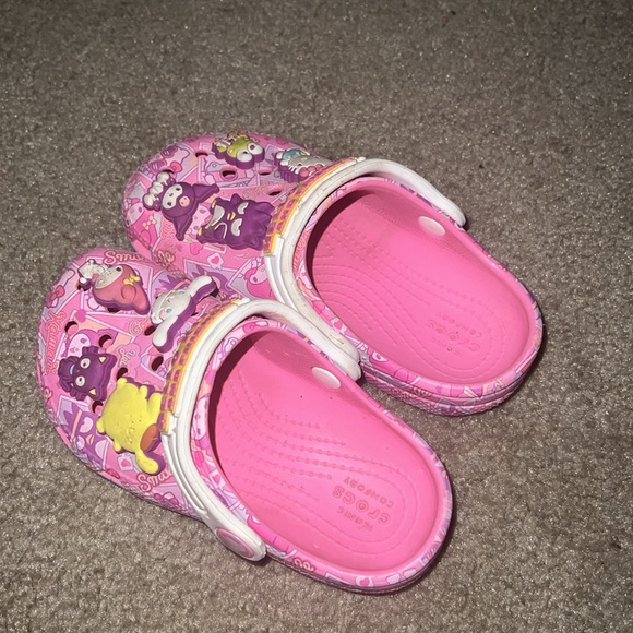 Hello kitty crocs - Picture 4 of 7